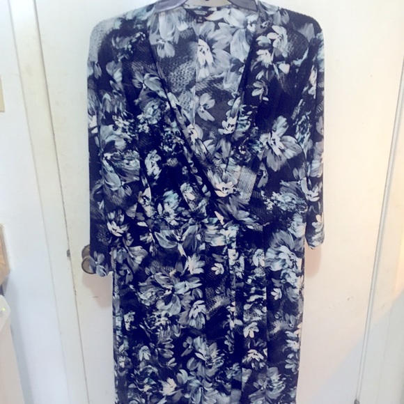 Vera Wang “Simply Vera” Plus size Floral Dress - Picture 1 of 4